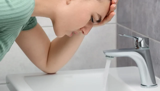 Diyette Mide Bulantısı Neden Olur ve Nasıl Ge&ccedil;er